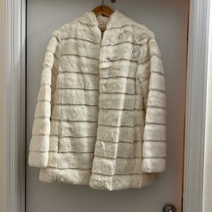 White Eileen Tracy Faux Fur Coat Size M with Pockets